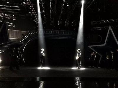 舞臺魔法師梁言 以匠心打造《非凡練習生》的視覺盛宴